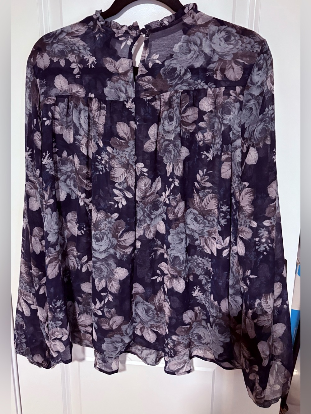 NWT Torrid 1X Chiffon Pintuck Blouse Mountain Roses Floral Navy Long Sleeve - Picture 3 of 3